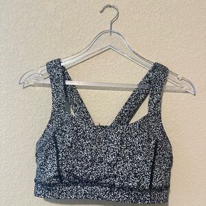 Lululemon invigorate bra 8
